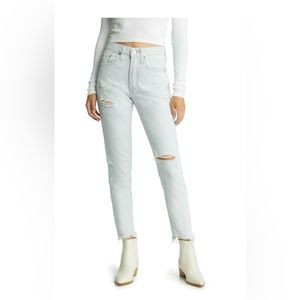 Levi’s straight leg jeans wrong turn size 27, EUC!